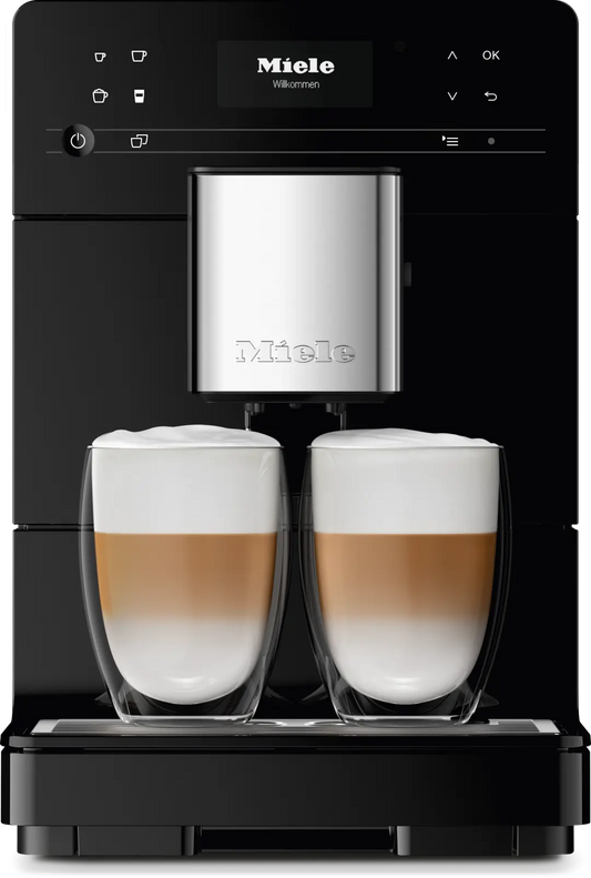 Miele CM 5310 Silence kahve makinesi, kahve demleme cihazı, kahve fincanları ve su haznesiyle detaylı görünüm