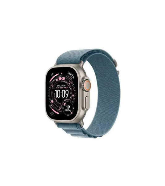 Apple Watch Ultra 3, Bazaar Of USA markasıyla, siyah ekran ve spor kayışlı modern akıllı saat.