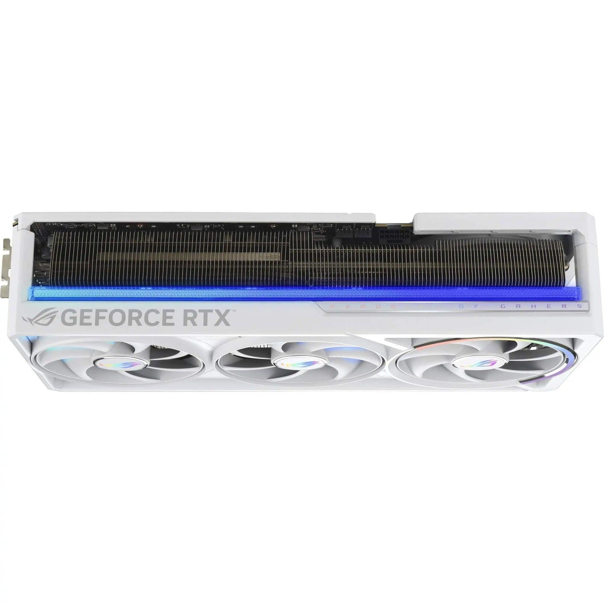 ASUS GeForce RTX 5090 ROG Astral White OC ekran kartı, beyaz tasarım ve gelişmiş soğutma özellikleriyle detaylı görünüm.